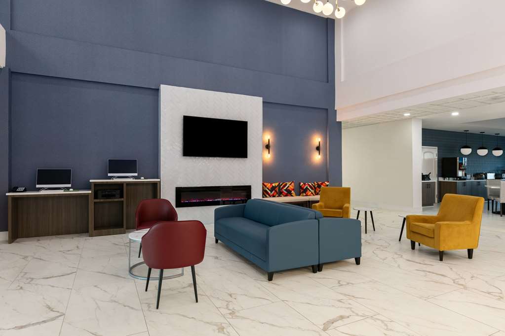 La Quinta Inn & Suites by Wyndham Ft. Worth Burleson - photo 4