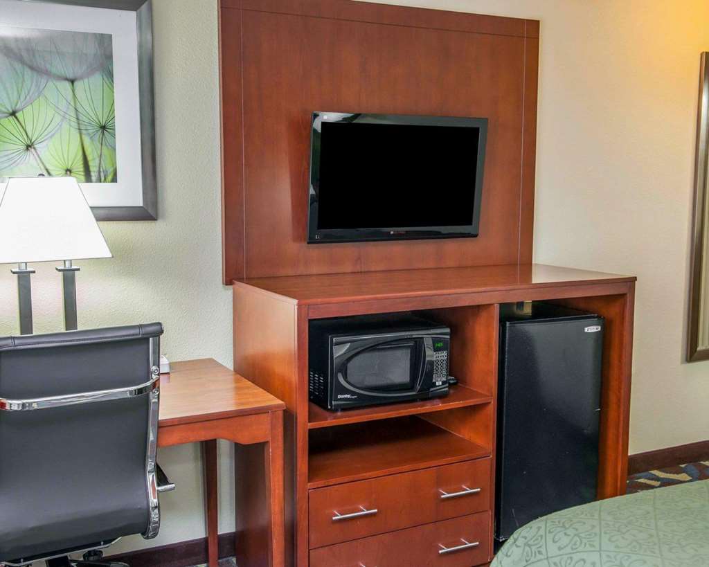 Quality Inn & Suites South Bend Airport - photo 16