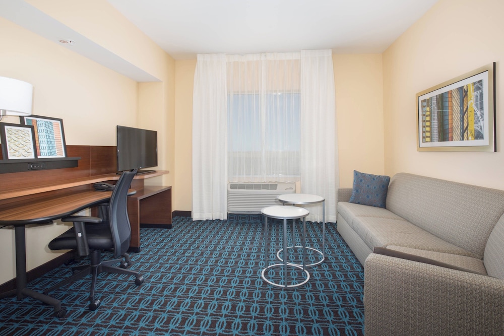 Fairfield Inn & Suites by Marriott Burlington - photo 4