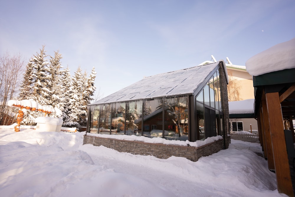 Pike's Waterfront Lodge - photo 32