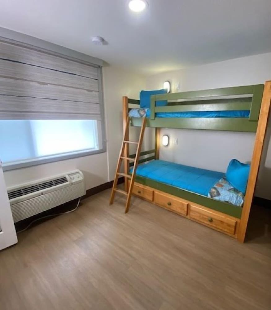 Stanford Inn & Suites Anaheim - photo 17