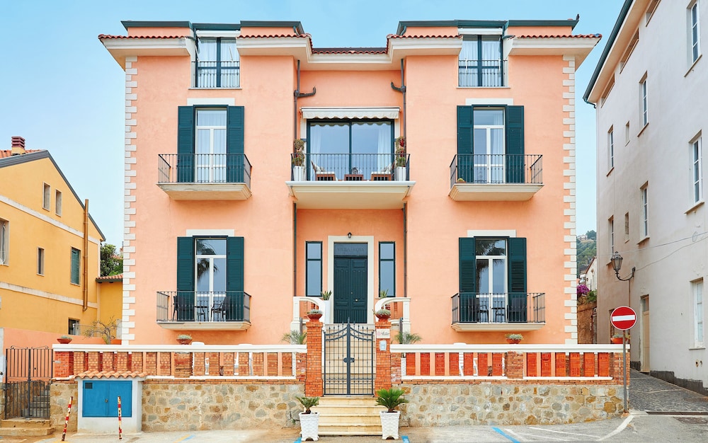 Villa Rosa Residence — 4-Star Luxury Hotel in Santa Maria, Italy