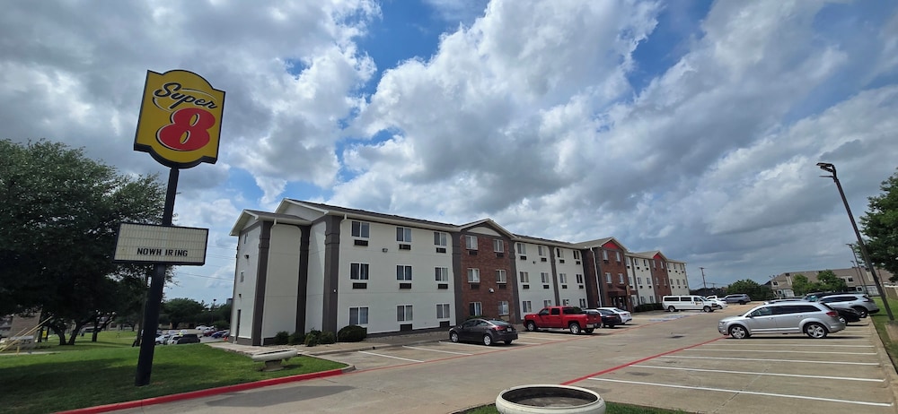 Super 8 by Wyndham Irving DFW Airport South in Irving, United States