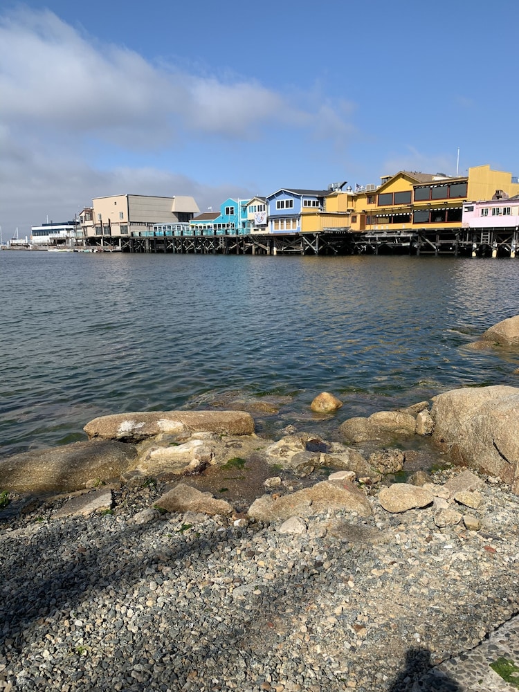 Monterey Oceanside Inn - photo 25