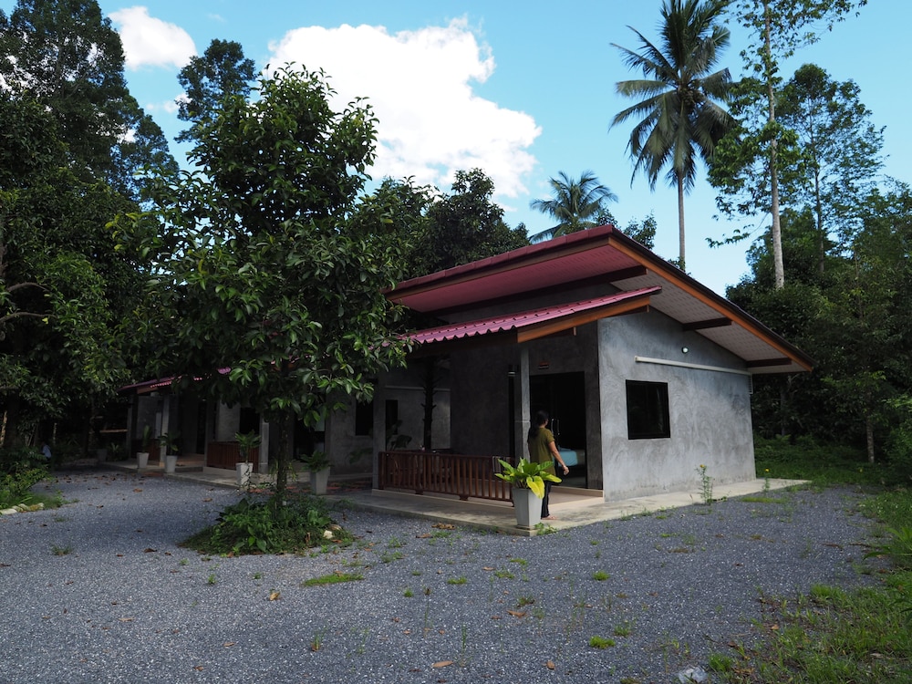 Baan Keree Thara Khiri Wong — Lan Saka