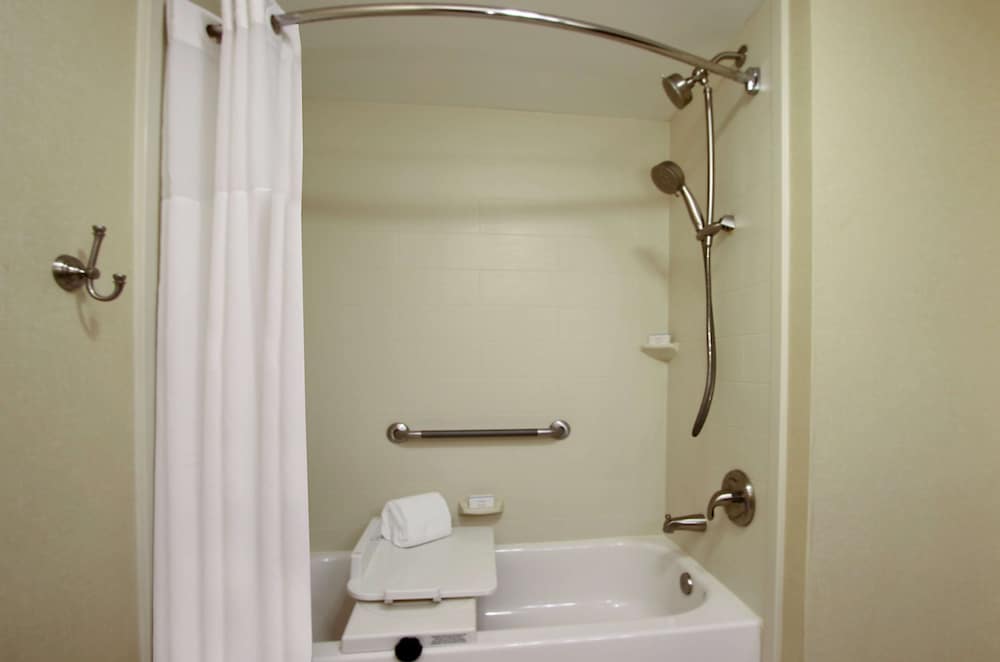 Hampton Inn Ashtabula - photo 25