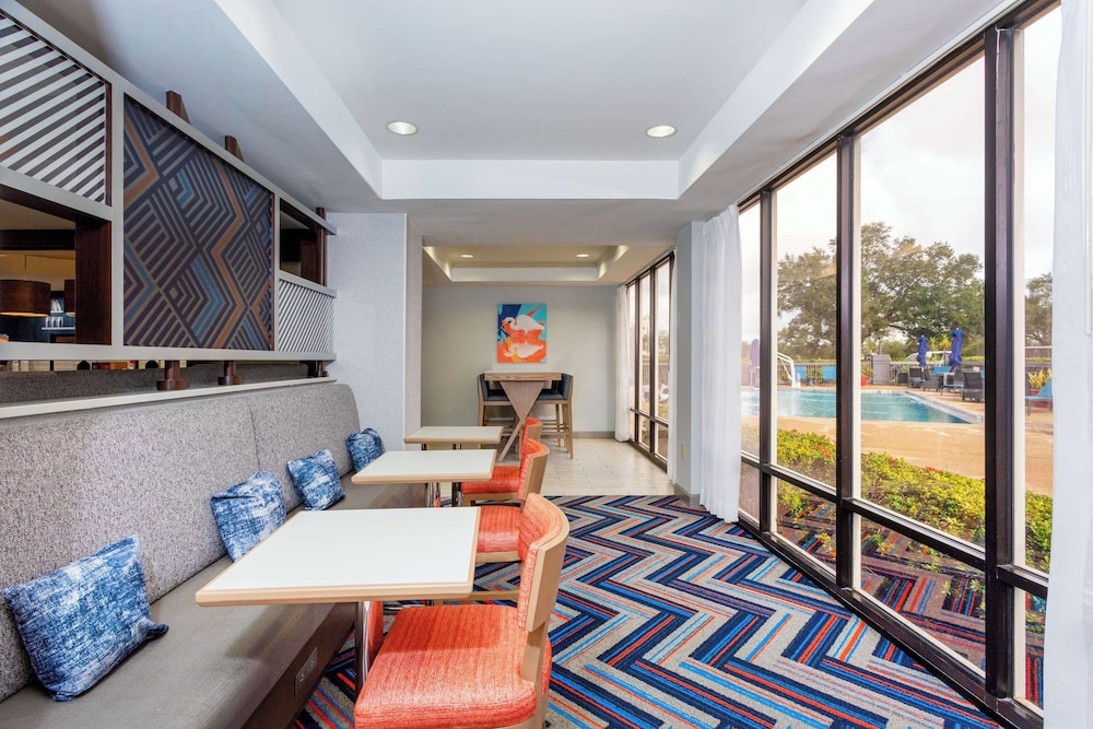 Hampton Inn Orlando International Airport - photo 27