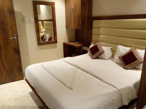 Hotel Adams Inn Near Mumbai Airport