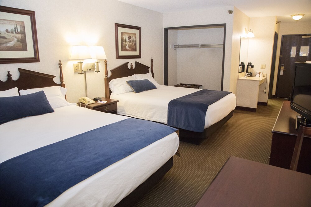Grand Hinckley Inn - photo 7