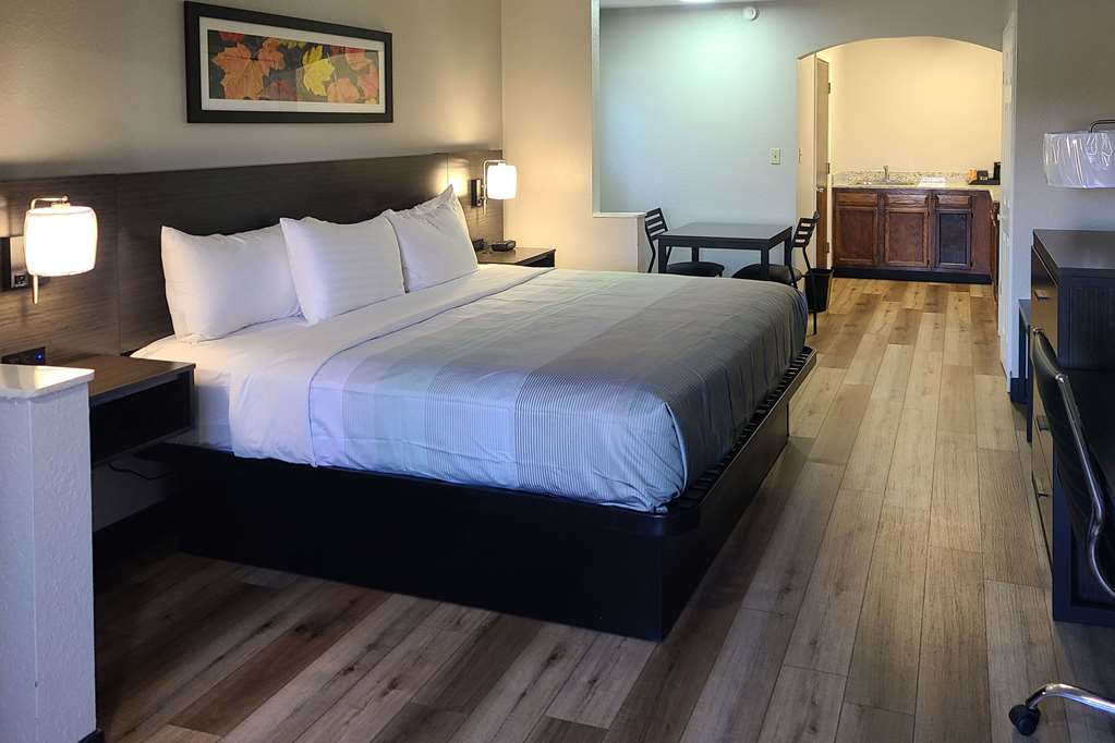 Quality Inn & Suites - photo 27