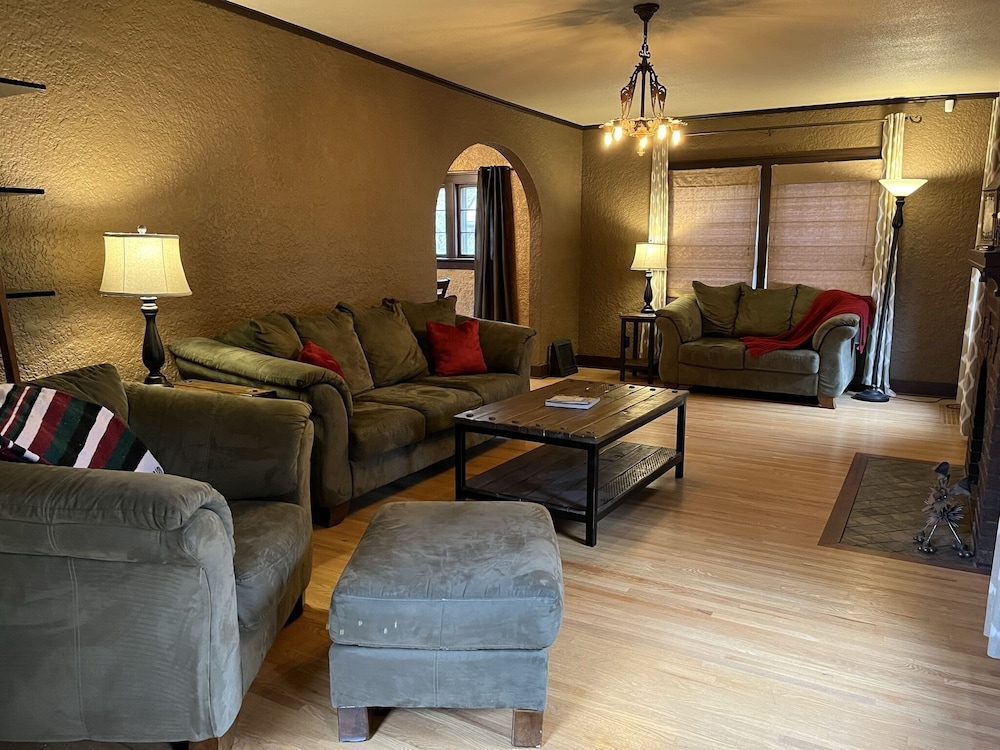 Historic Twin Tudors Inn - photo 30
