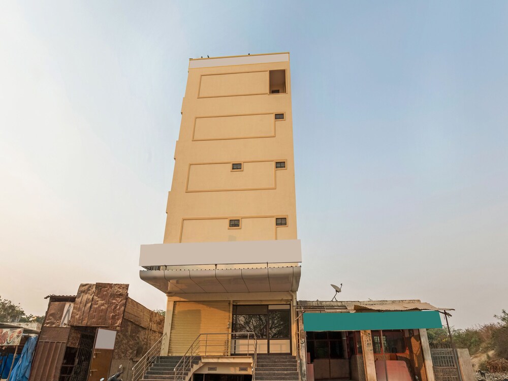 OYO 12984 Hotel Karwees Inn — hotel near Rajiv Gandhi International Airport