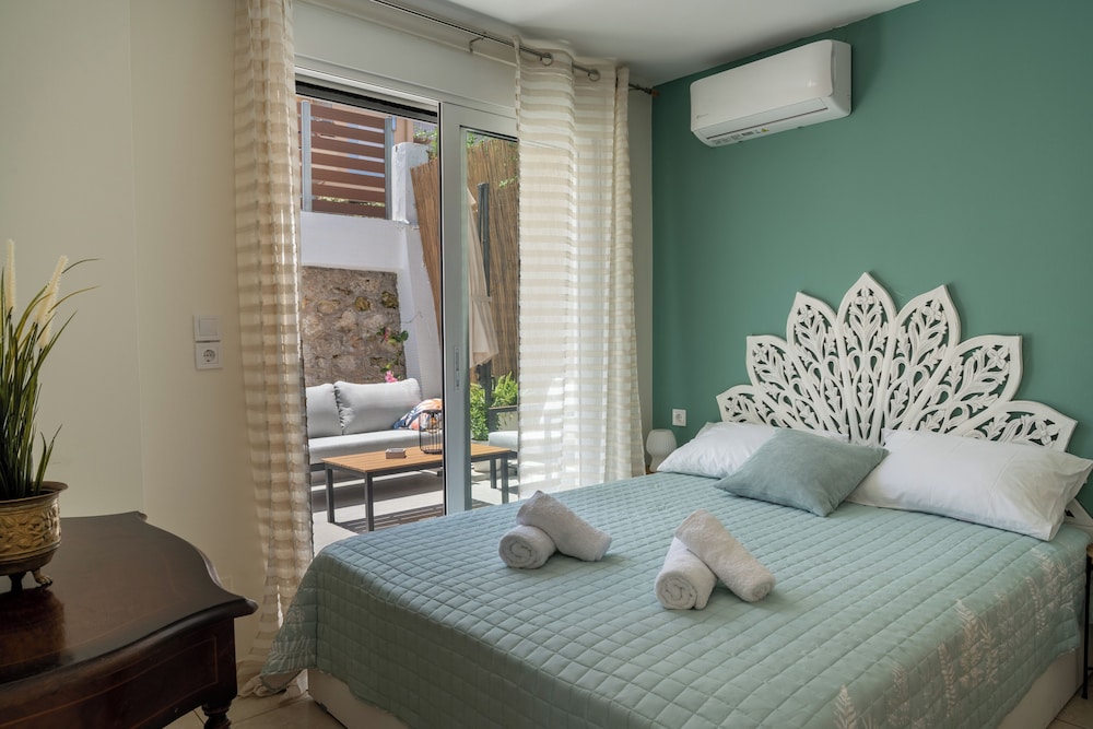 The Garden of Zephyrus Halepa — 4-Star Luxury Hotel in Chania, Greece