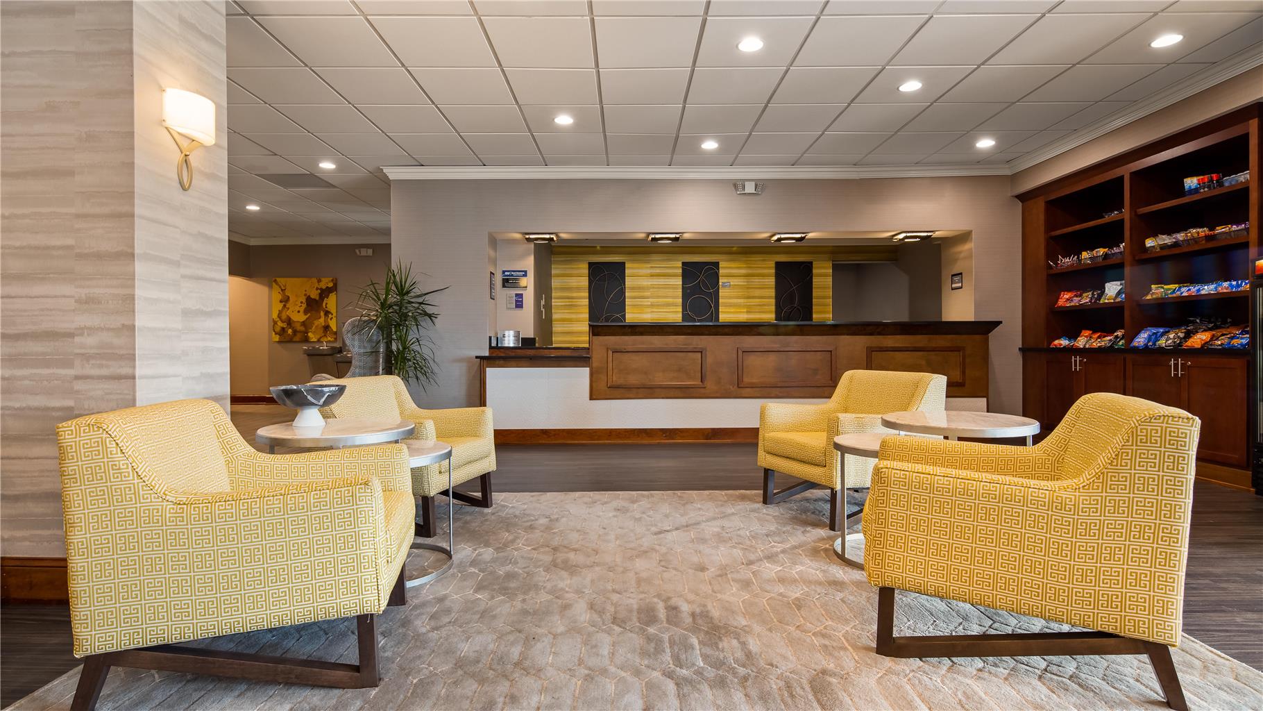 Cottonwood Airport Expo Hotel Louisville — Louisville
