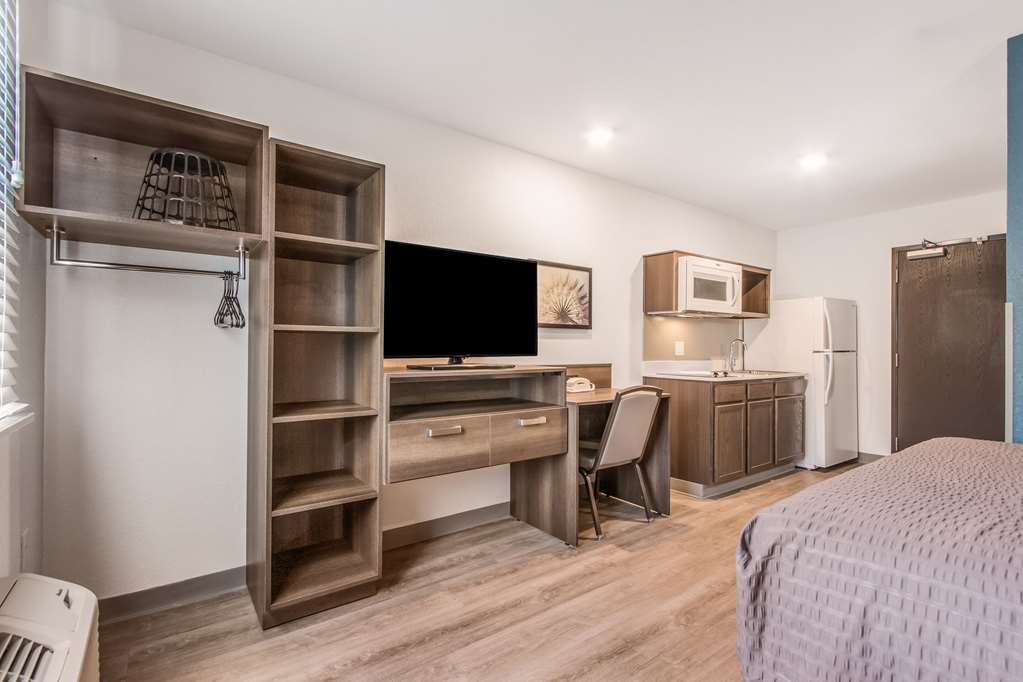WoodSpring Suites Doral Miami Airport - photo 10
