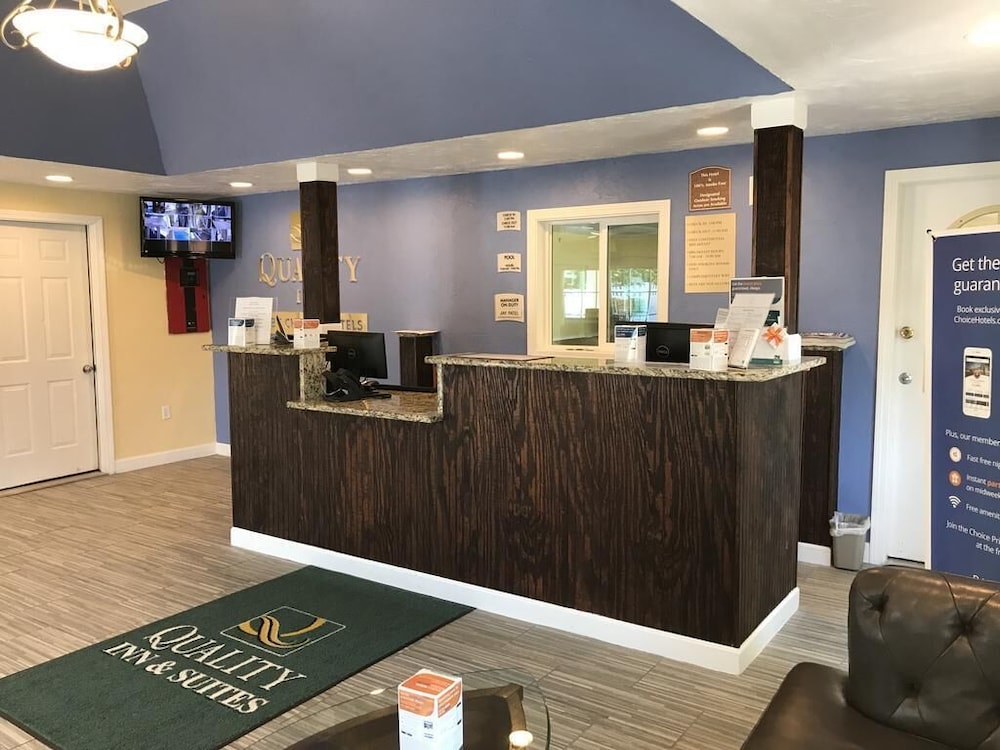 Sunbird Cape Cod Resort - carbon neutral hotel in Thunder Bay