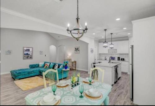Reduced Newly Renovated Luxe West Beaumont w Priv in Beaumont, United States