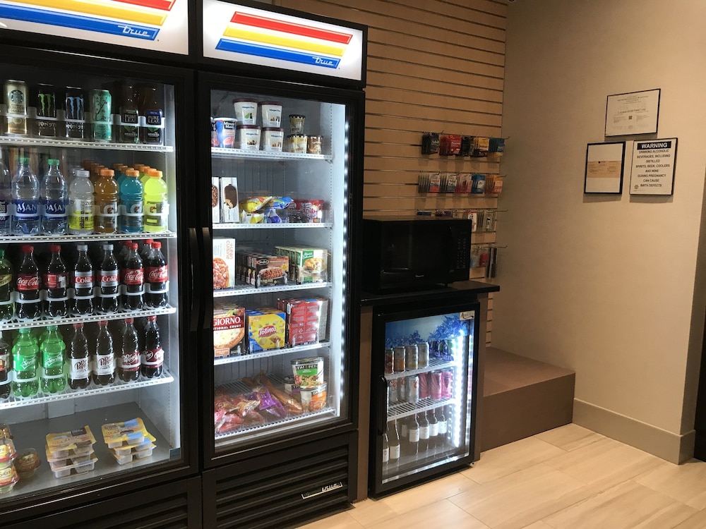 Holiday Inn Express & Suites Phoenix Airport North by IHG - photo 104