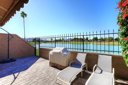 Waterfront Golf Camelback Mtn View 2 Patios in Scottsdale, United States