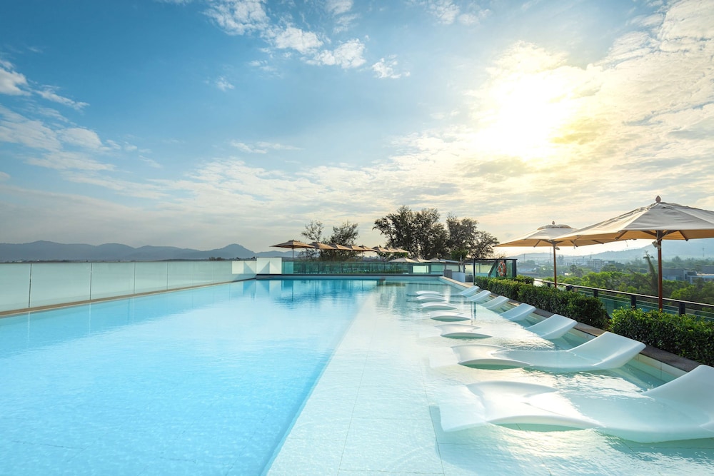 Hilton Garden Inn Phuket Thailand — 4-Star Luxury Hotel in Phuket, Thailand