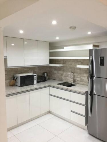 Renovated 2br 2tb Wifi Netflix very near Mall QC — 4-Star Luxury Hotel in Manila, Philippines