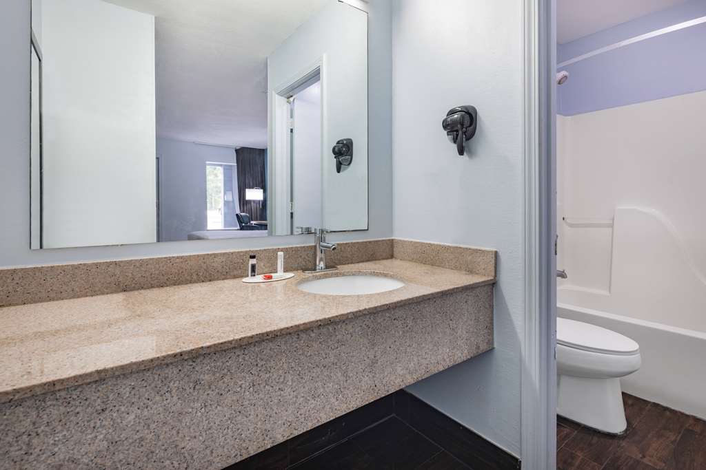 Days Inn by Wyndham Pensacola I 10 - photo 23