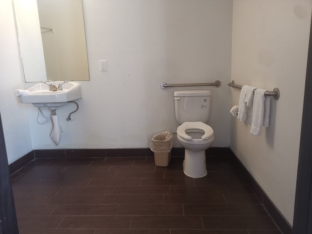 Emblaze Hotel - photo 9