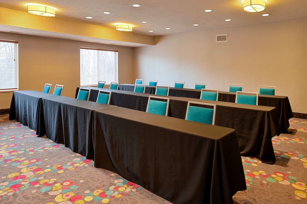 Holiday Inn Express & Suites Omaha West by IHG - photo 39