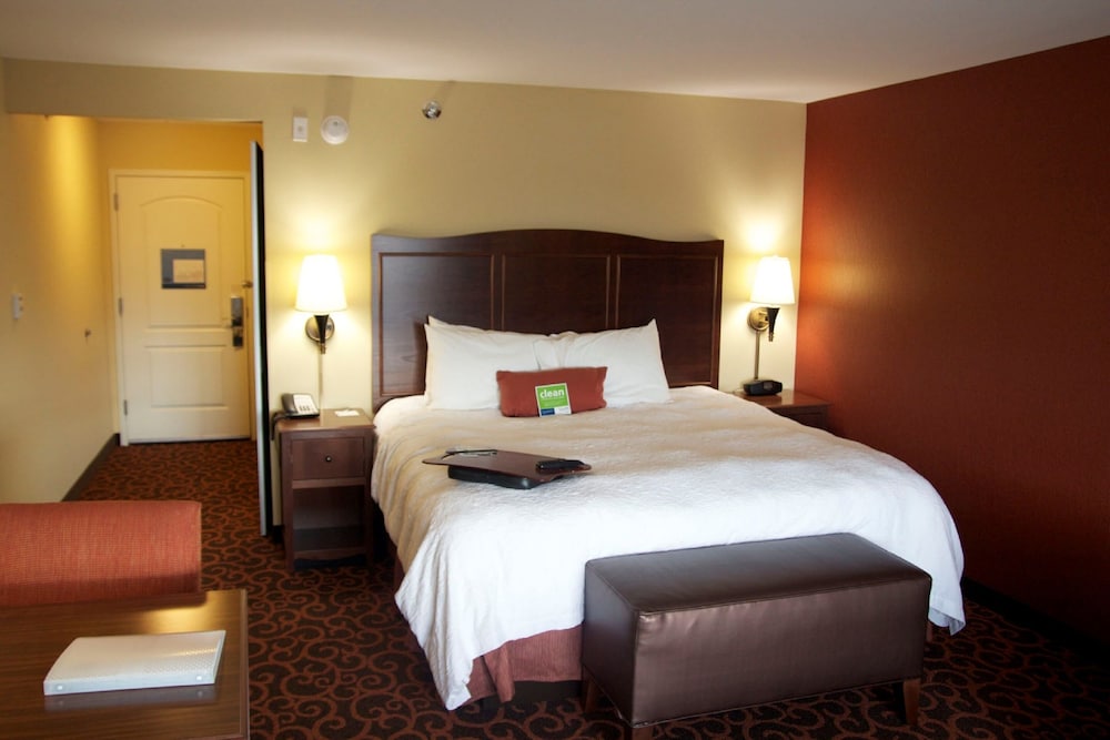 Hampton Inn & Suites Watertown - photo 14