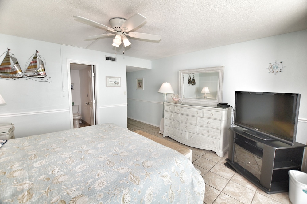 0512 Waters Edge Resort 3 Bedroom Condo by RedAwning - photo 5