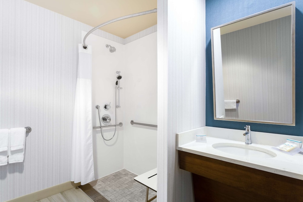 Hilton Garden Inn Islip MacArthur Airport - photo 19