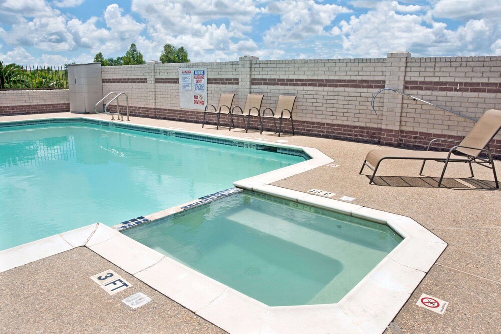 Days Inn by Wyndham El Campo TX - photo 13