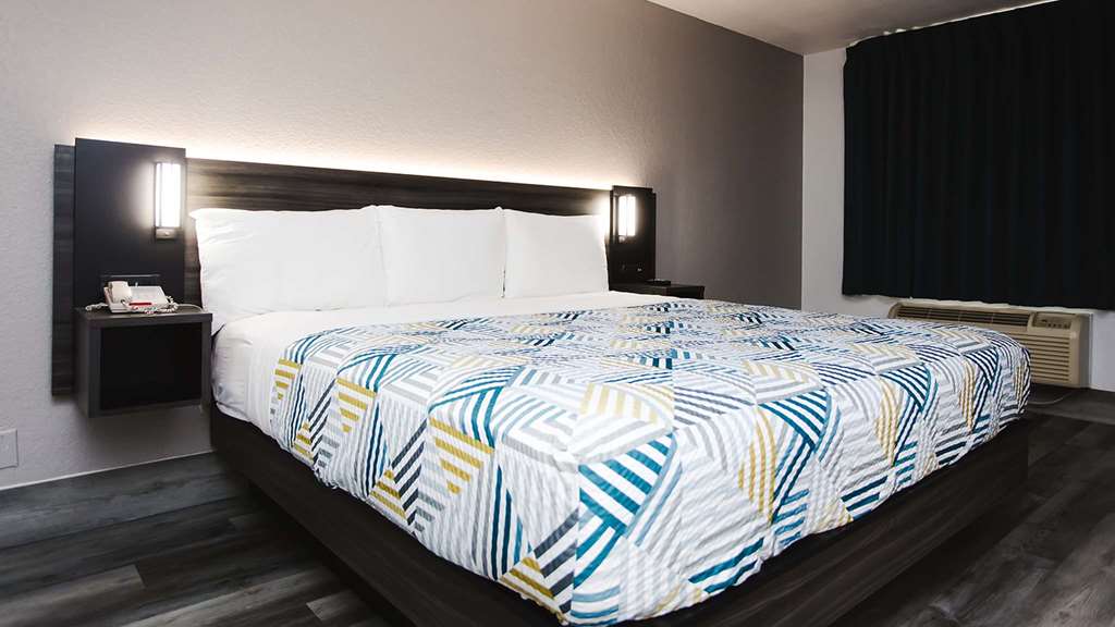 Motel 6 Houston TX Medical Center NRG Stadium - photo 23