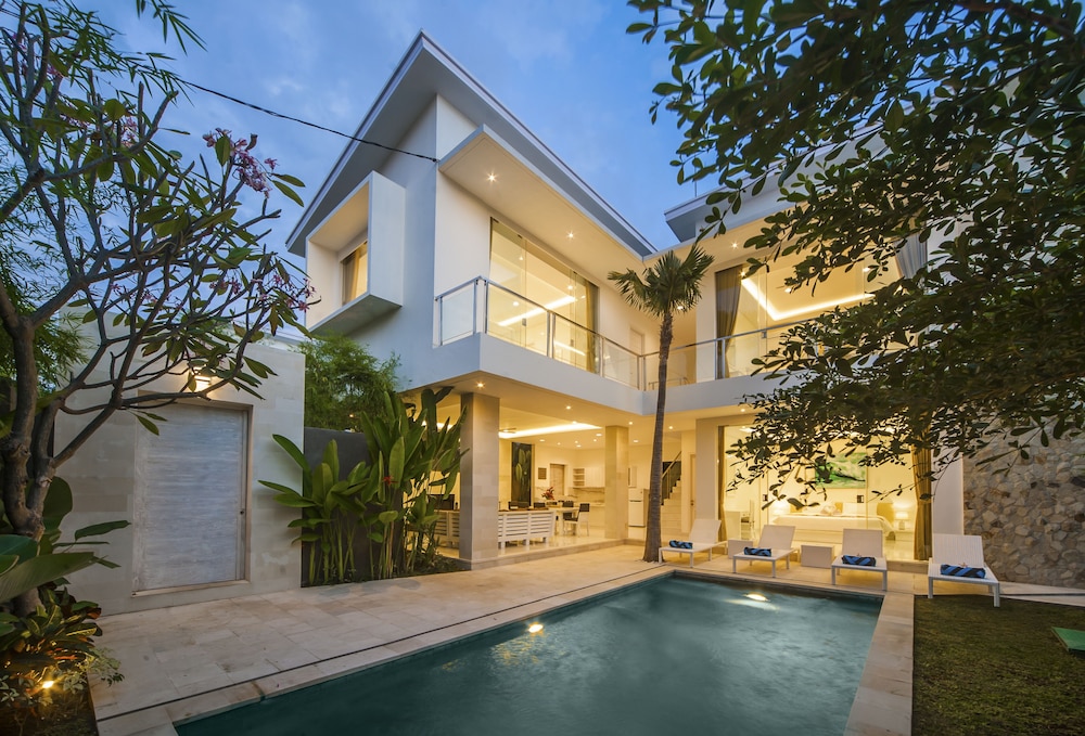 Villa Himawari C — 4-Star Luxury Hotel in Seminyak, Indonesia