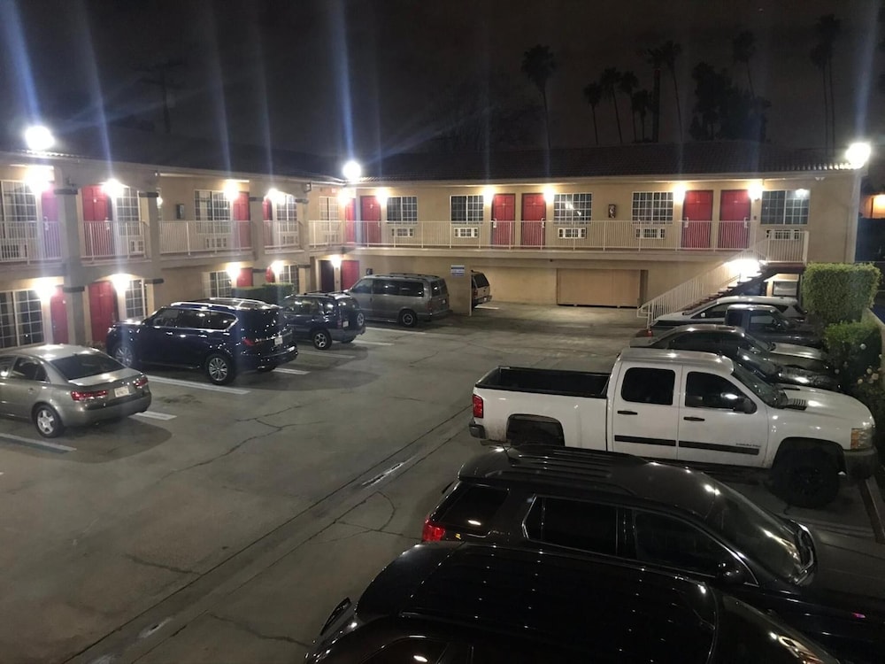 Economy Inn Lax - photo 24
