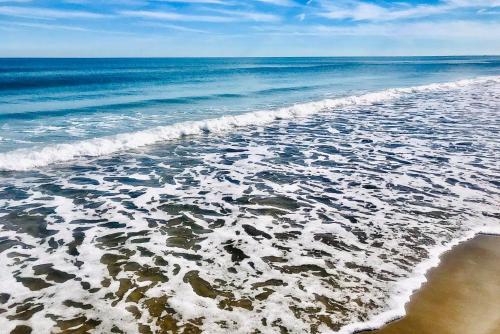 Oceanfront Beach House Pool Private Beach Access Sleeps 12 — 4-Star Luxury Hotel in Cocoa Beach, United States