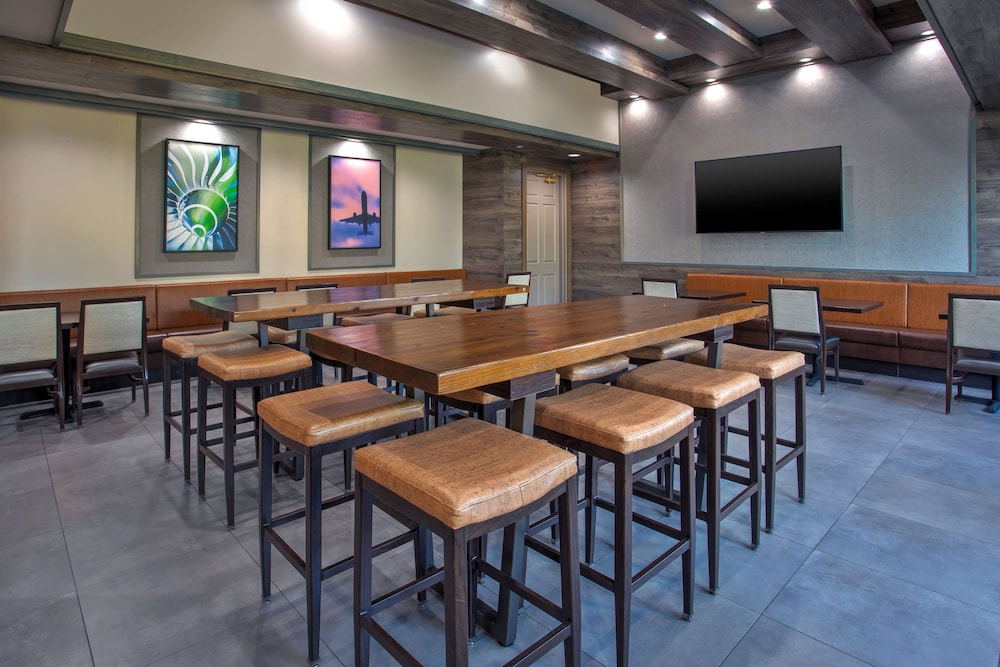 Hampton Inn & Suites Newark Airport Elizabeth - photo 44