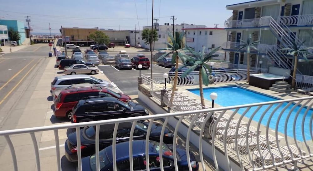 Quarterdeck Motel - photo 21