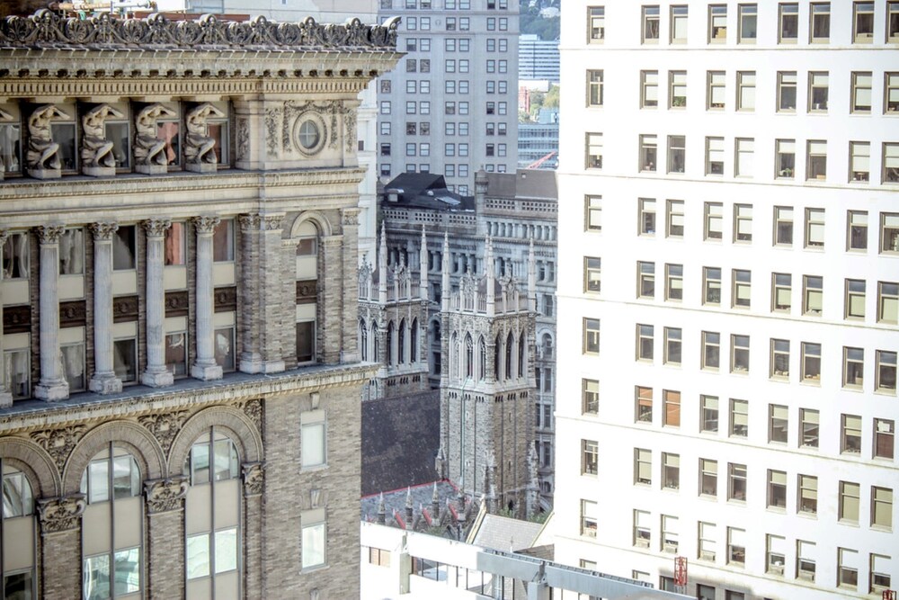 Global Luxury Suites Downtown Pittsburgh - photo 36