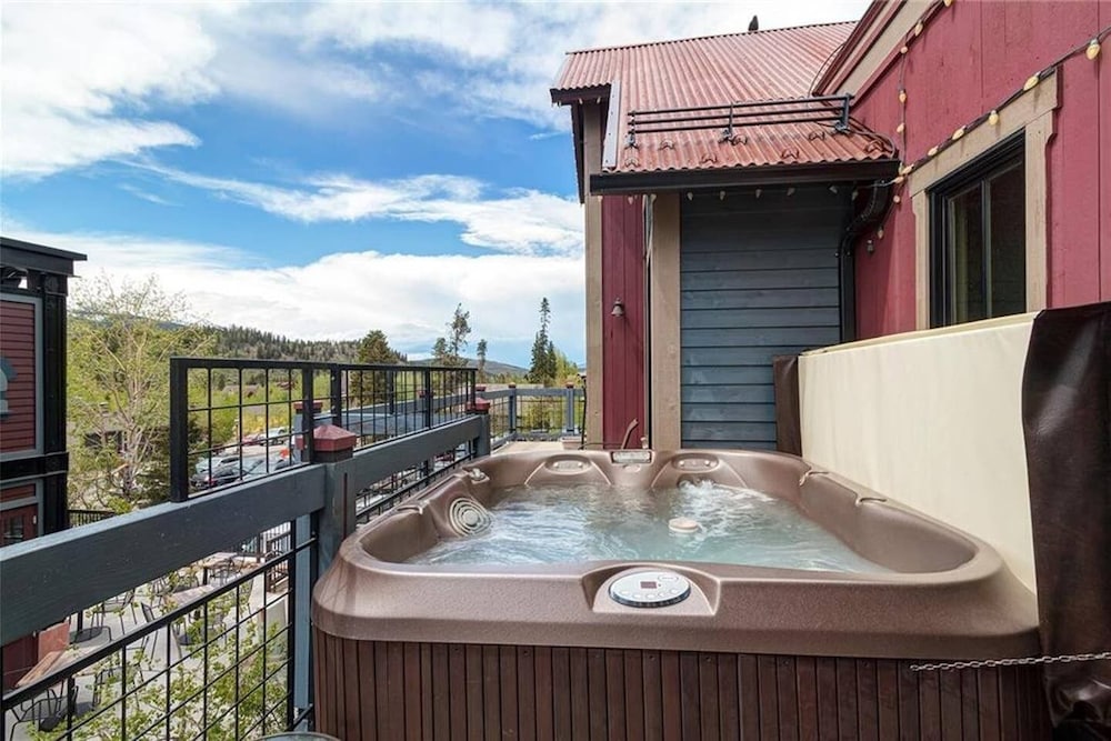 Majestic Mountain Views Breckenridge Hot Tub - photo 10