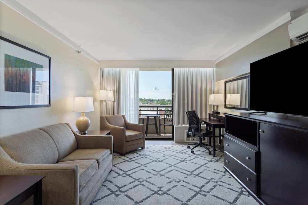 Crowne Plaza Executive Center Baton Rouge by IHG - photo 13