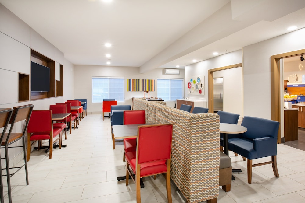 Holiday Inn Express & Suites Lincoln City by IHG - photo 26