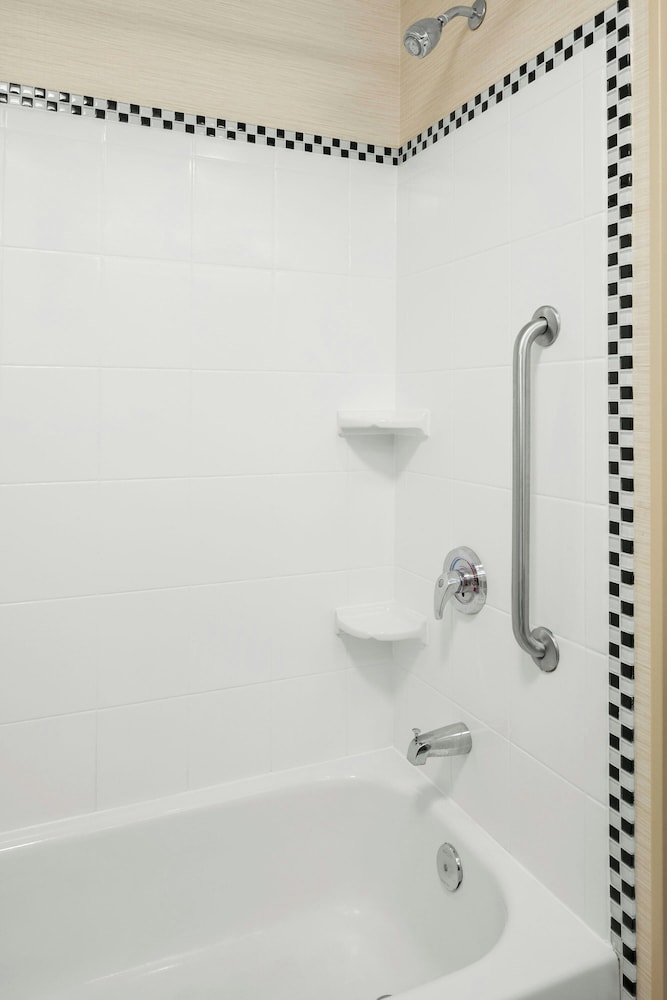 Fairfield Inn & Suites by Marriott Bedford - photo 15
