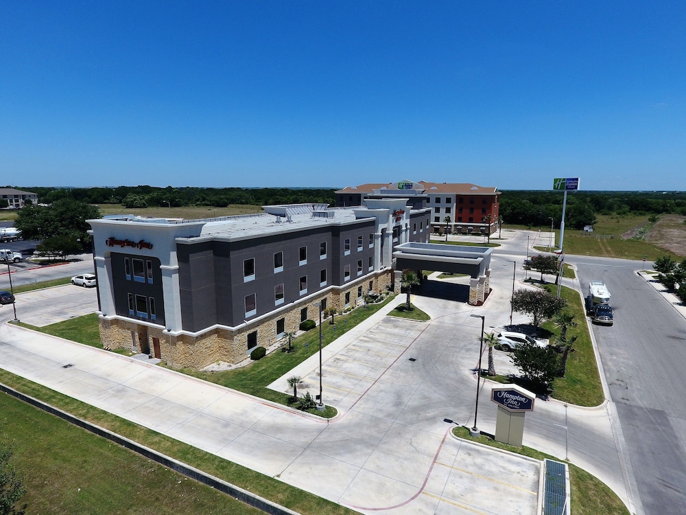 Hampton Inn Seguin - photo 76