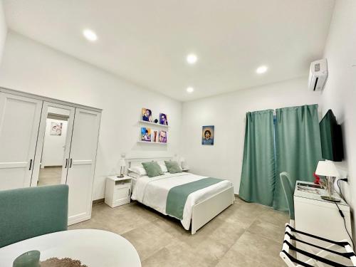 Tribunali 181 Guest House — 4-Star Luxury Hotel in Naples, Italy
