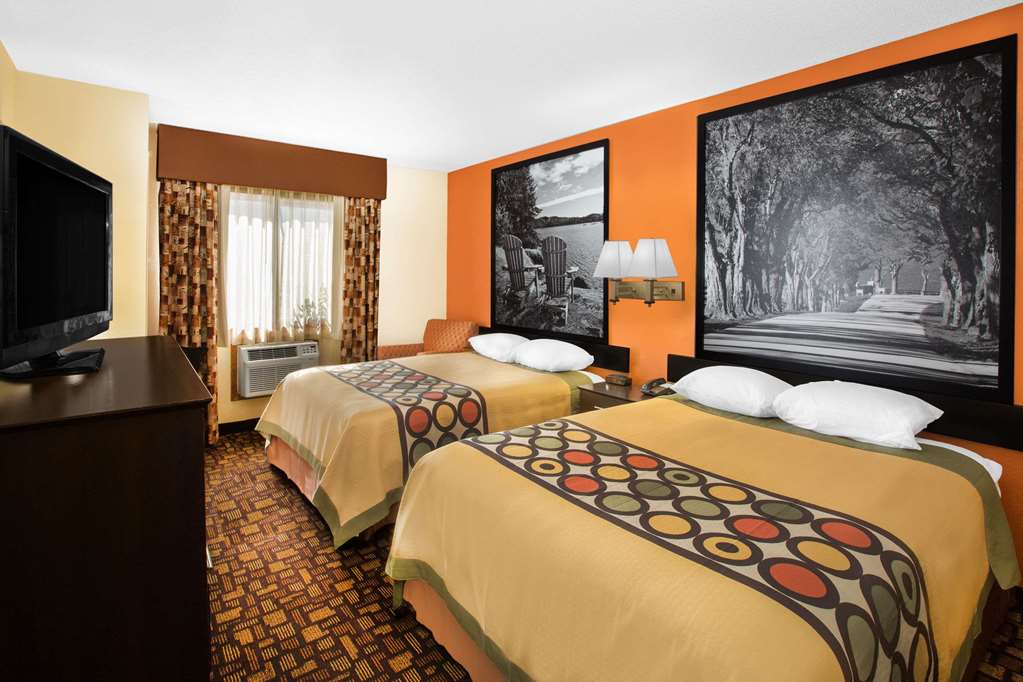 Super 8 by Wyndham Clive IA - photo 6