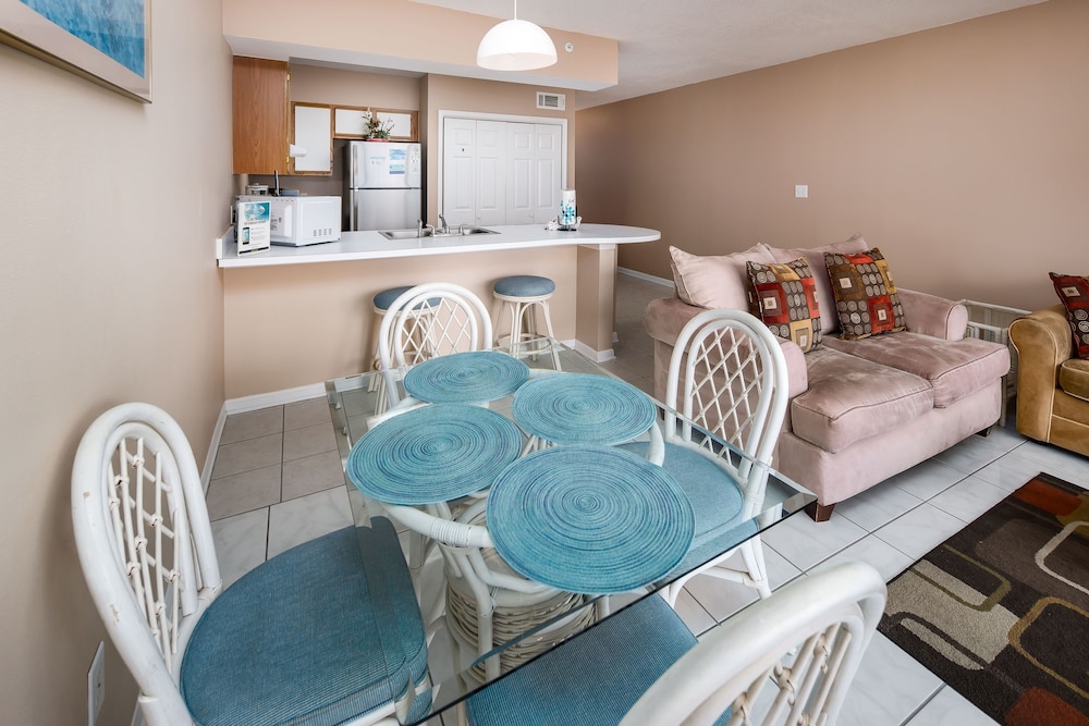 Emerald Towers West 3003 by RedAwning - photo 14