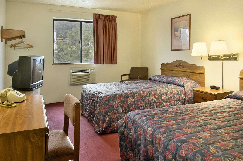 Super 8 by Wyndham Butler - photo 5