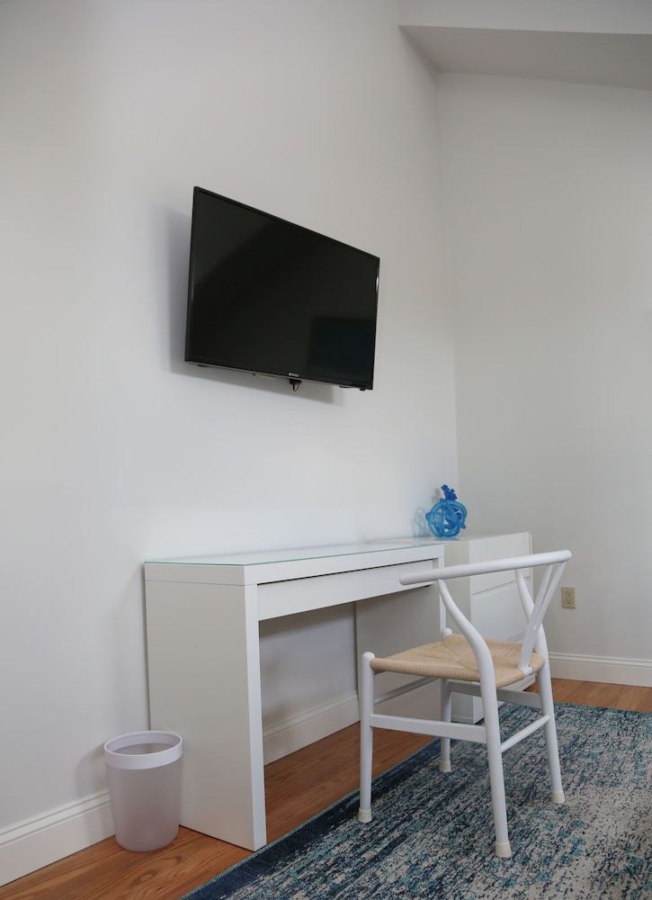 The Sea Breeze Inn - photo 32