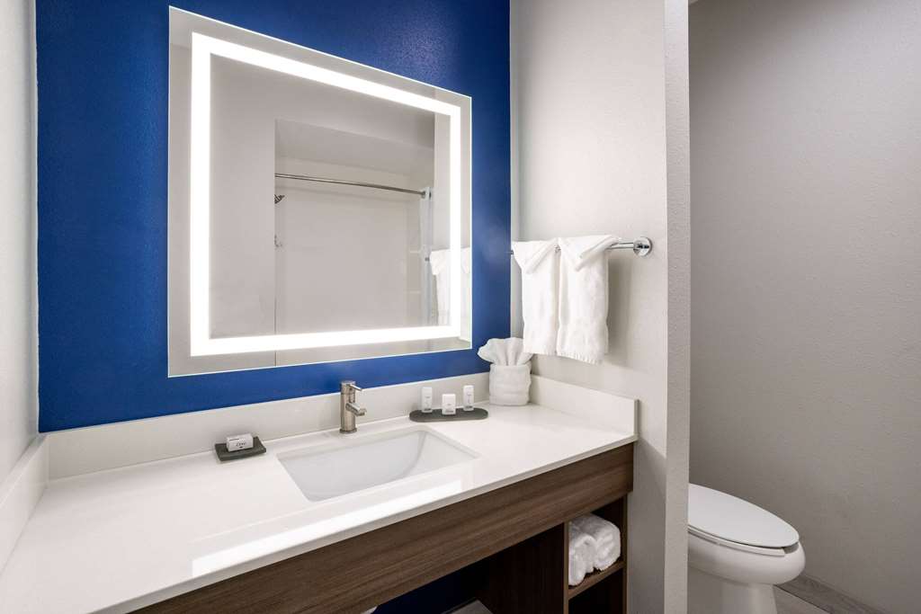 La Quinta Inn & Suites by Wyndham Valdosta - photo 38
